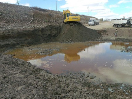 Secretaria de Agricultura de Prnambuco e Codevasf continua com a limpeza da barragem das contendas em Jutaí na zona rural de Lagoa Grande-PE